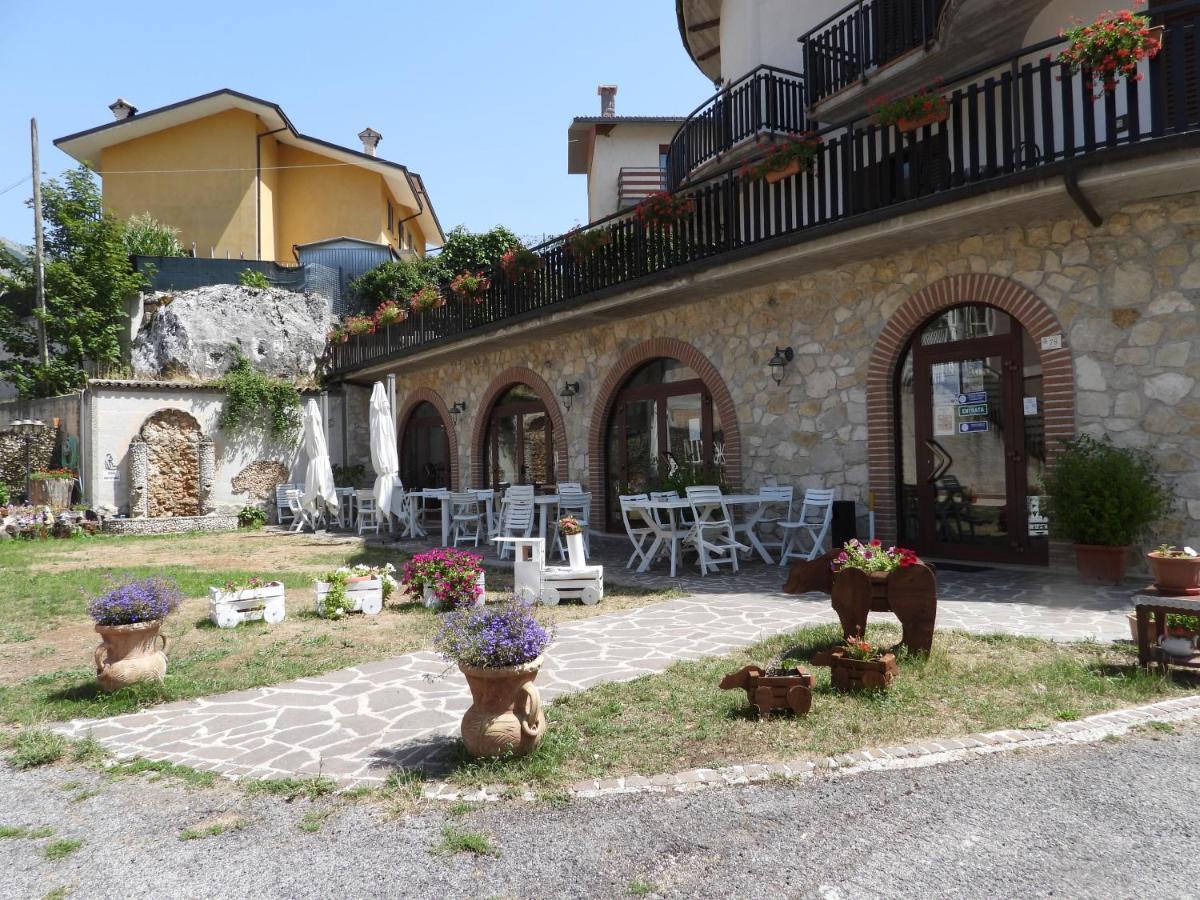B&B La Tana Dell'Orso Villalago Exterior photo