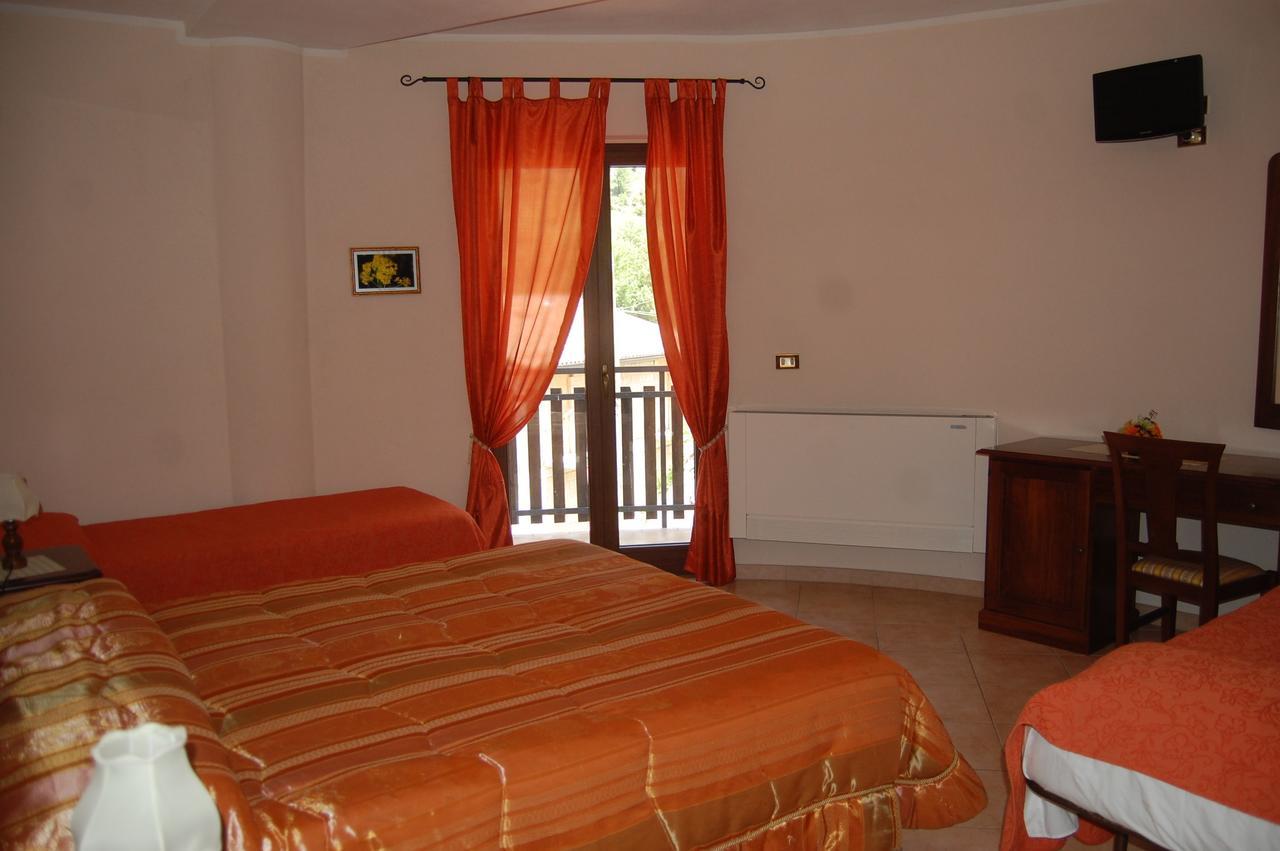 B&B La Tana Dell'Orso Villalago Exterior photo